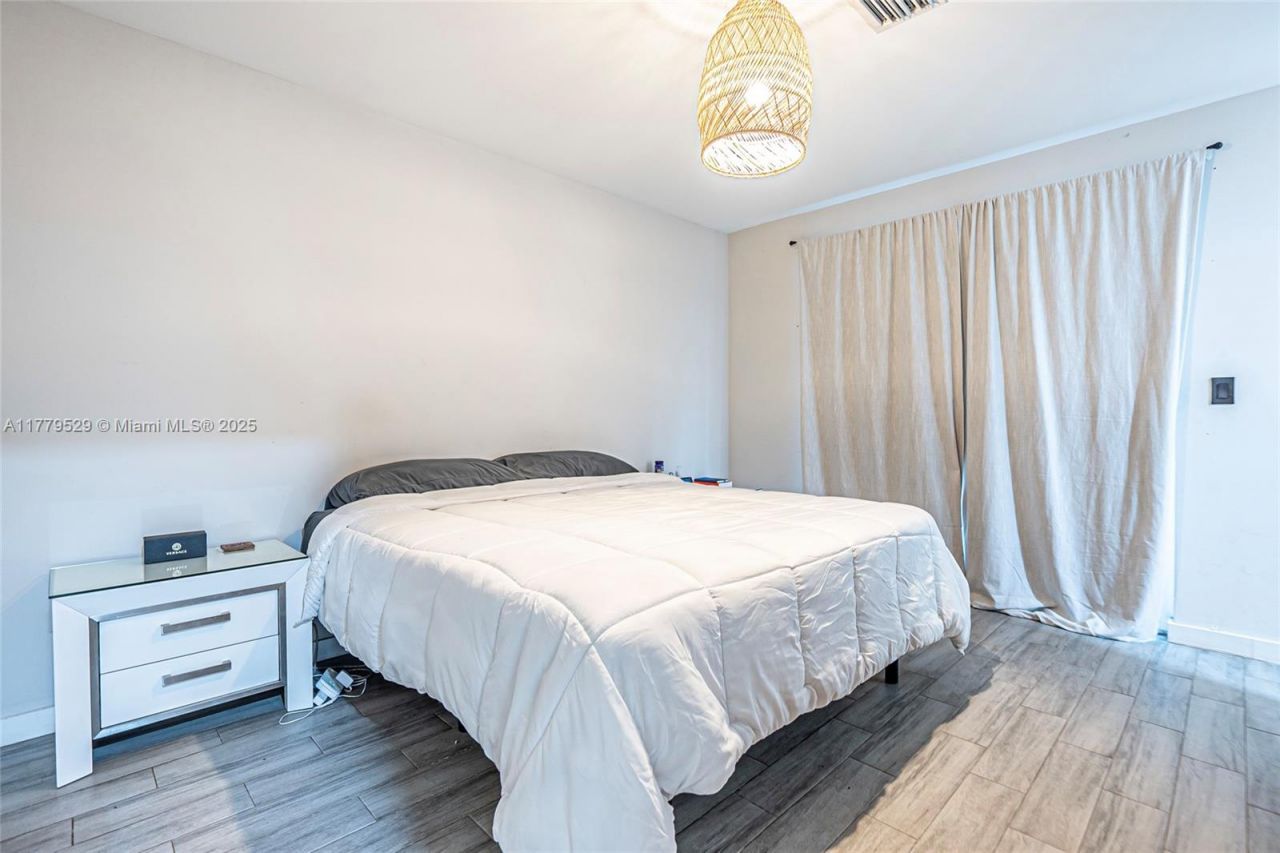 30 NW 152nd St, Miami, FL 33169 Photo