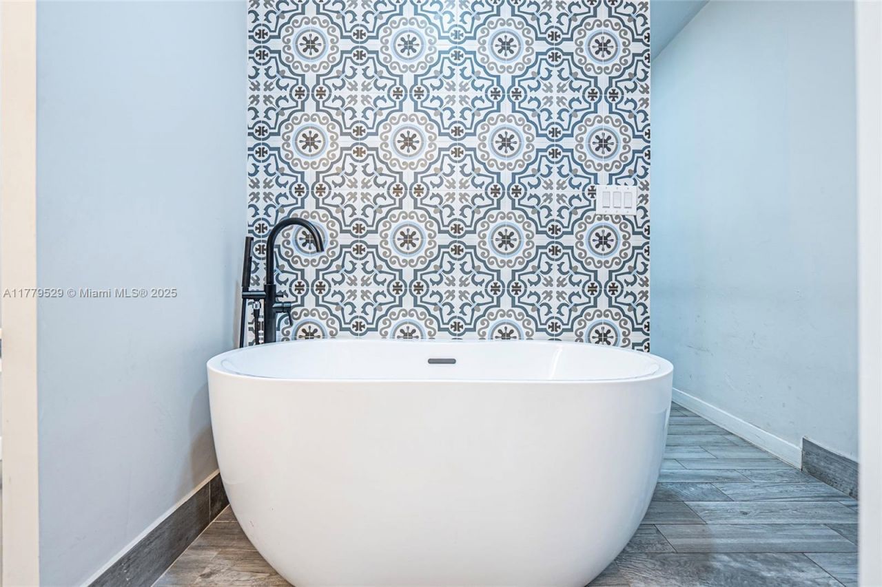 30 NW 152nd St, Miami, FL 33169 Photo