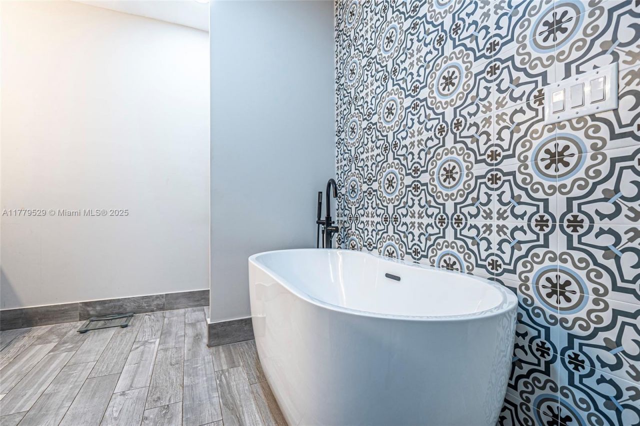 30 NW 152nd St, Miami, FL 33169 Photo