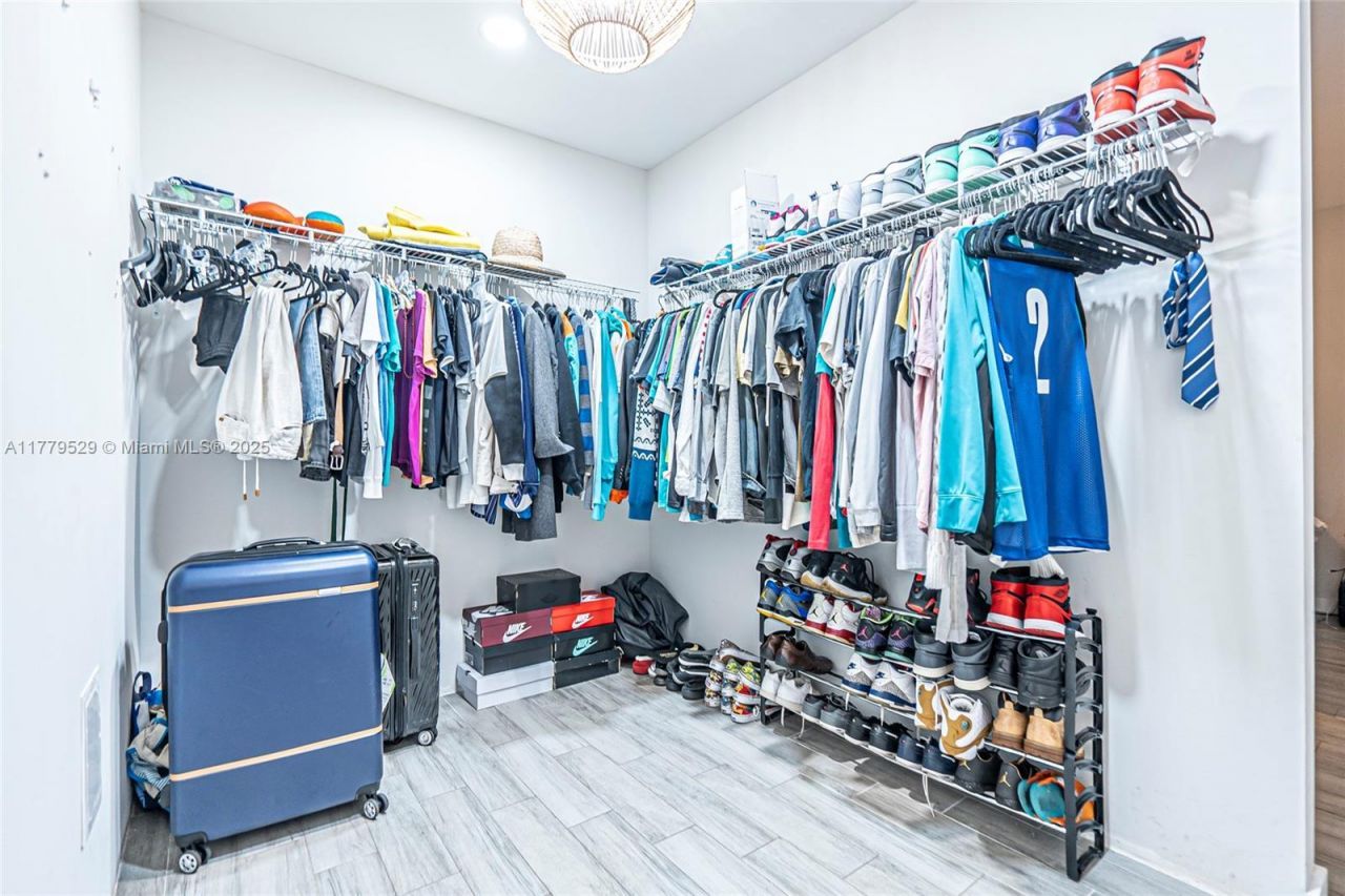 30 NW 152nd St, Miami, FL 33169 Photo