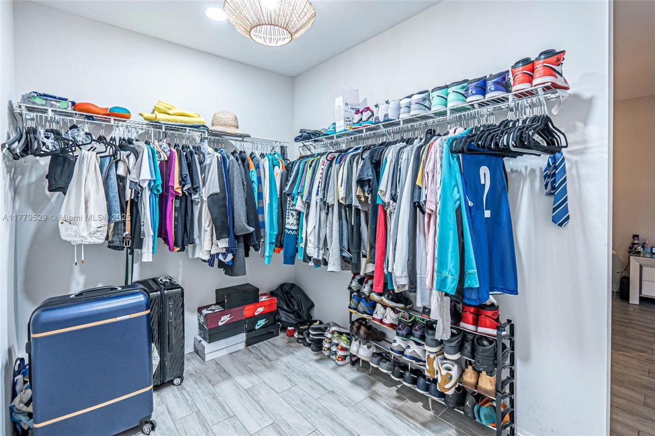 30 NW 152nd St, Miami, FL 33169 Photo