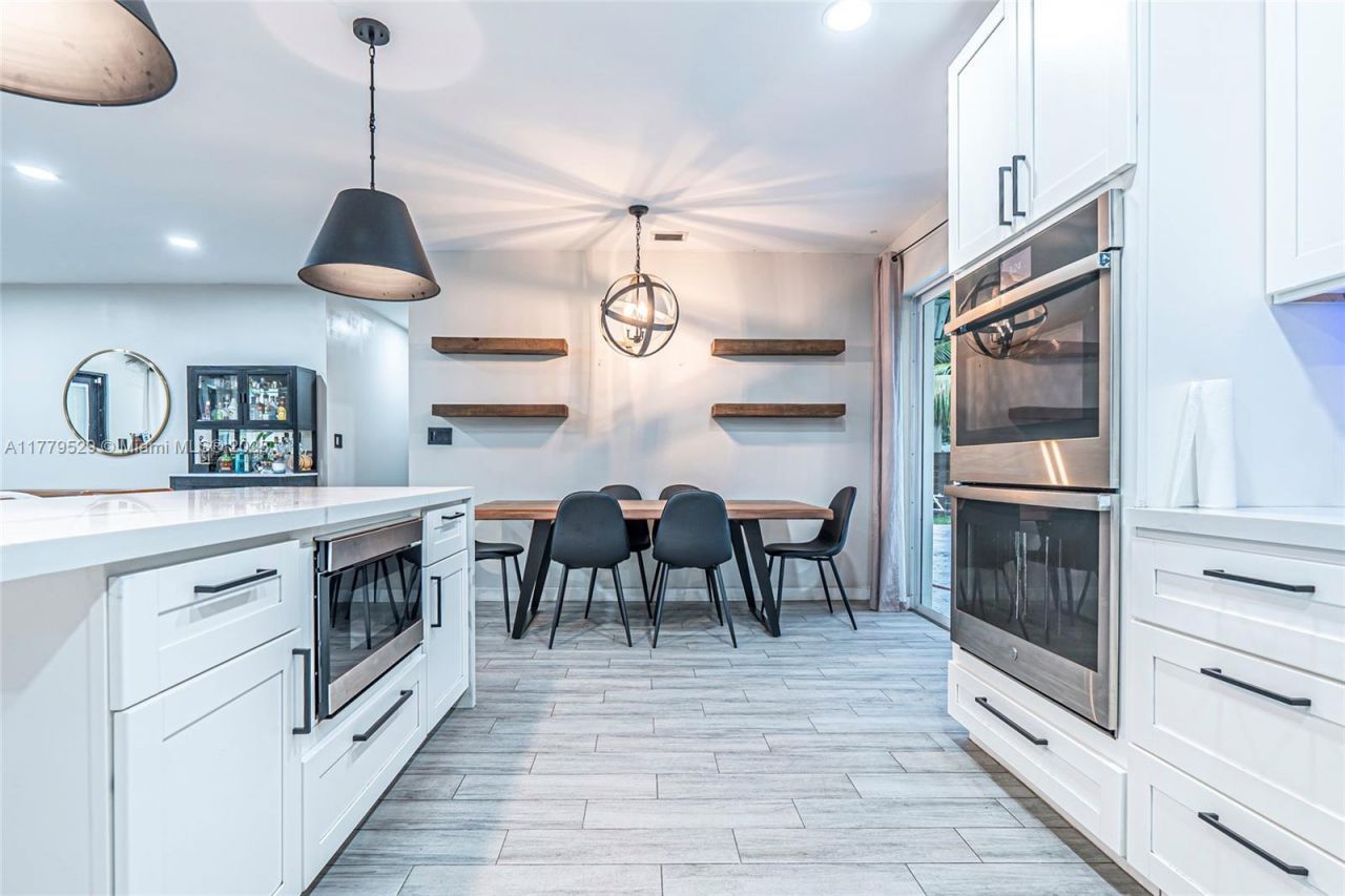 30 NW 152nd St, Miami, FL 33169 Photo