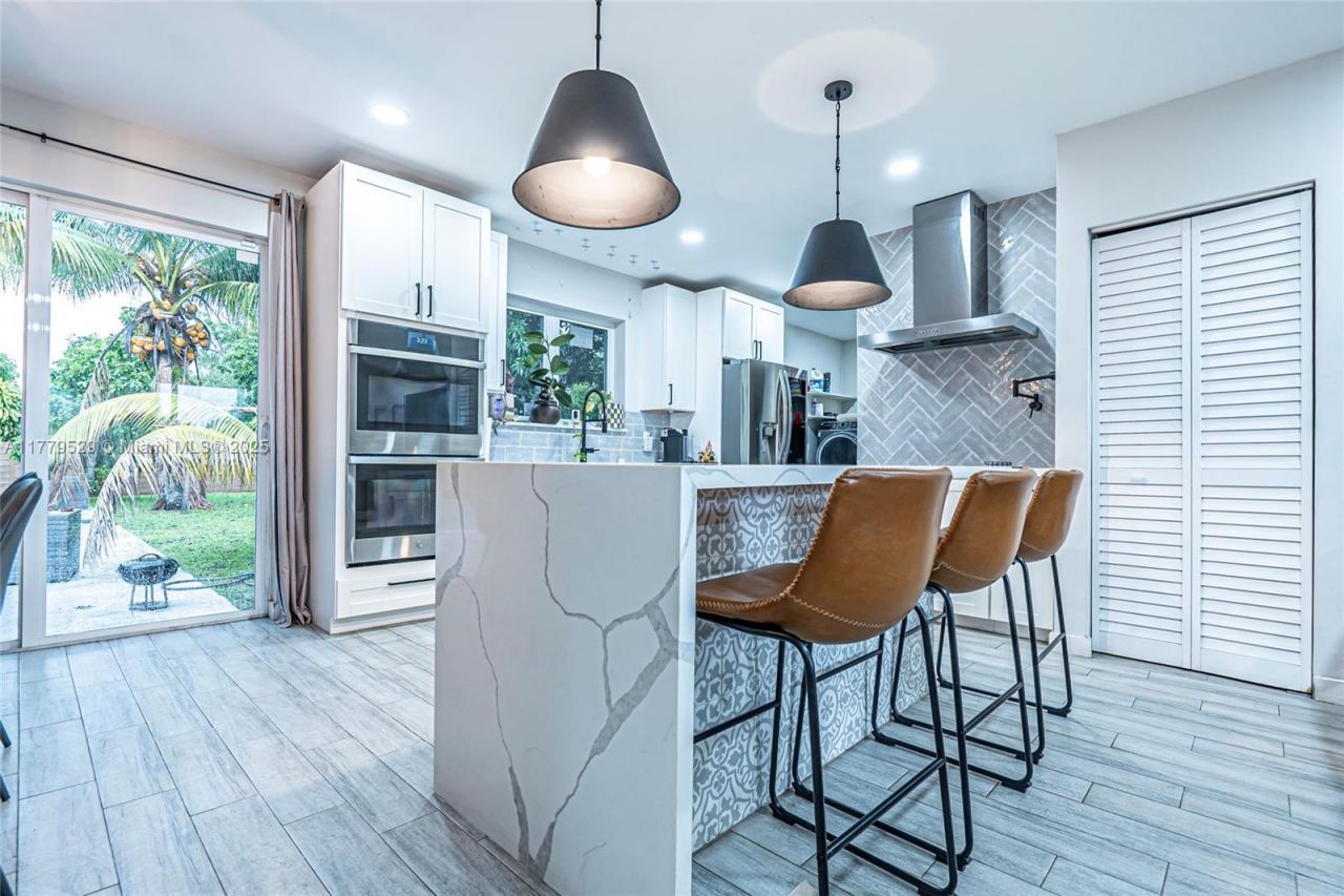 30 NW 152nd St, Miami, FL 33169 Photo