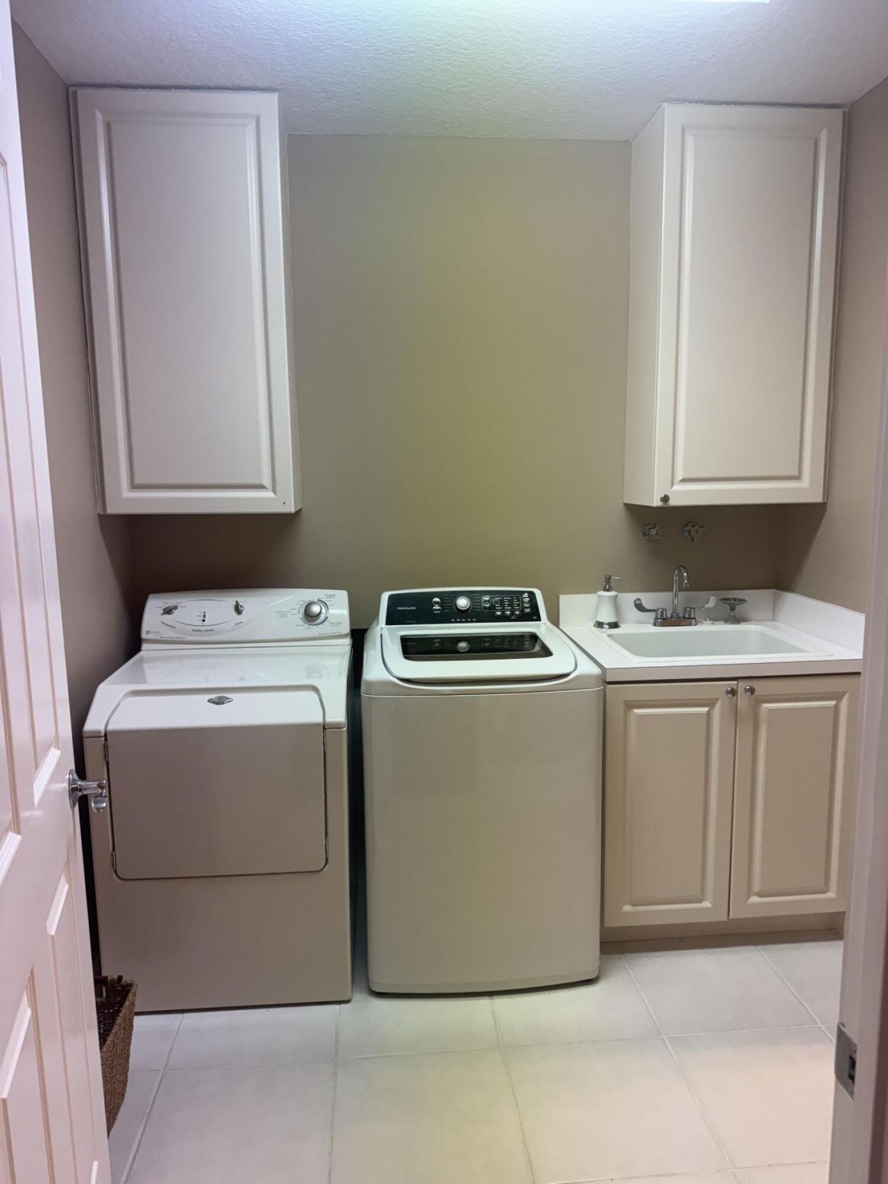 16 Harbour Isle Drive, Unit 106, Fort Pierce, FL 34949 Photo