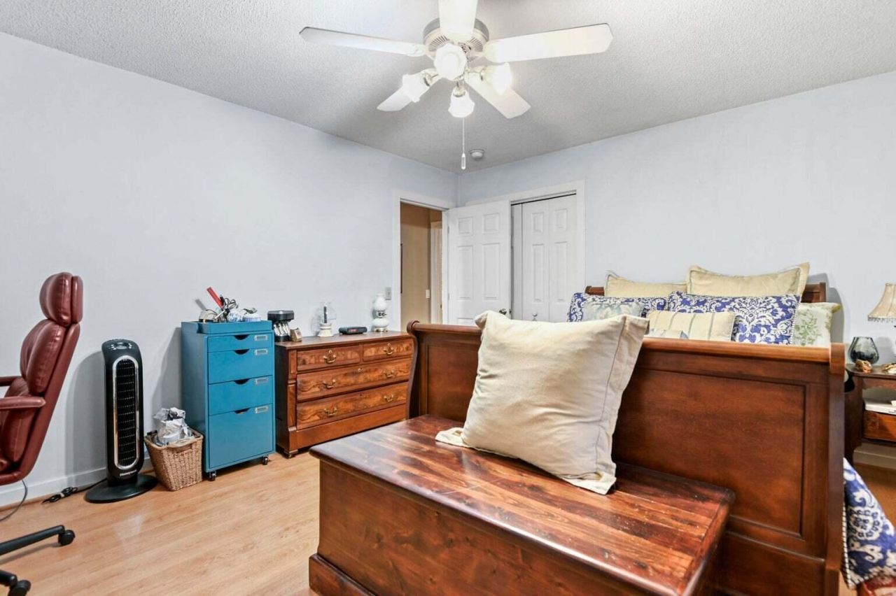 302 Summerset Lane Photo 17