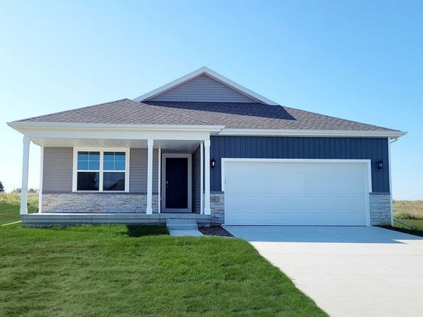 9303 Brighton Way SW, Cedar Rapids, IA 52404