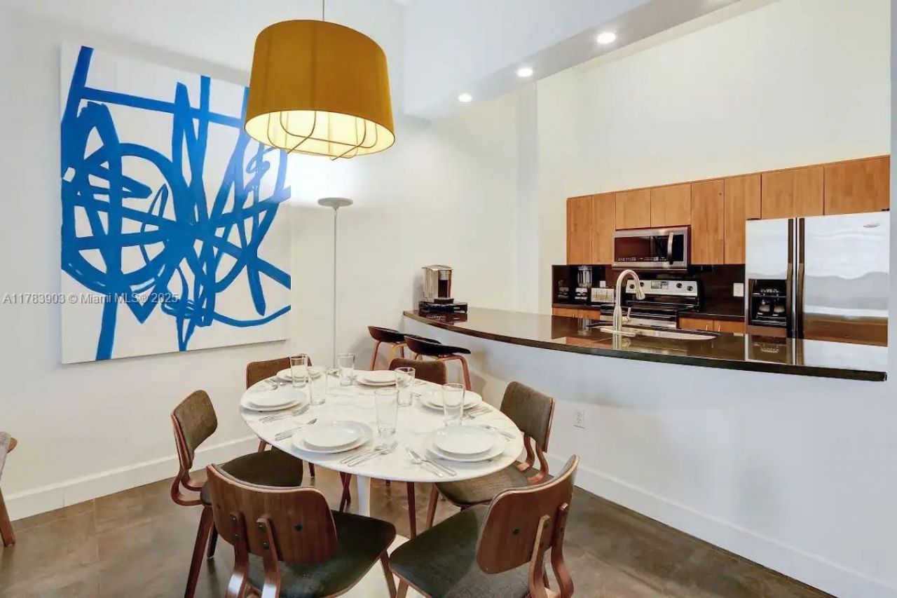 1200 Brickell Bay Dr, Unit 1404, Miami, FL 33131 Photo