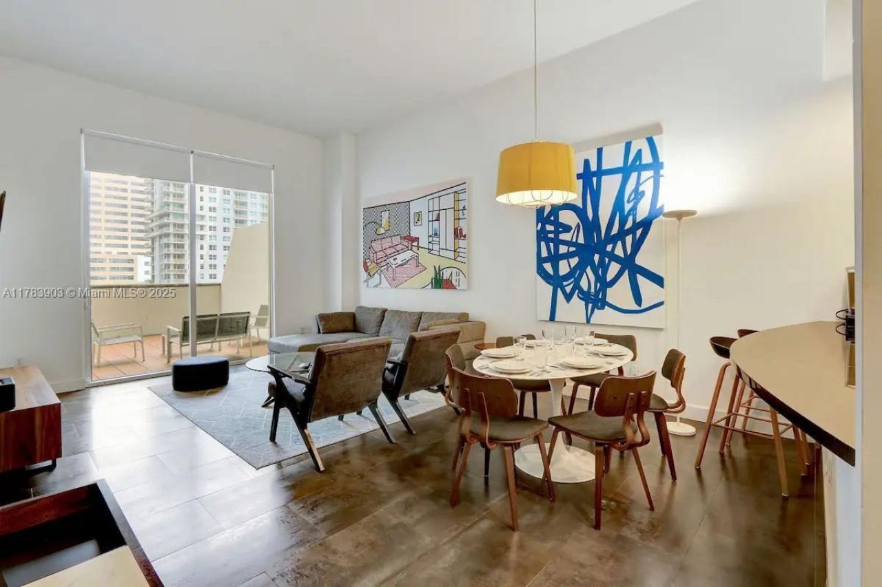 1200 Brickell Bay Dr, Unit 1404, Miami, FL 33131 Photo