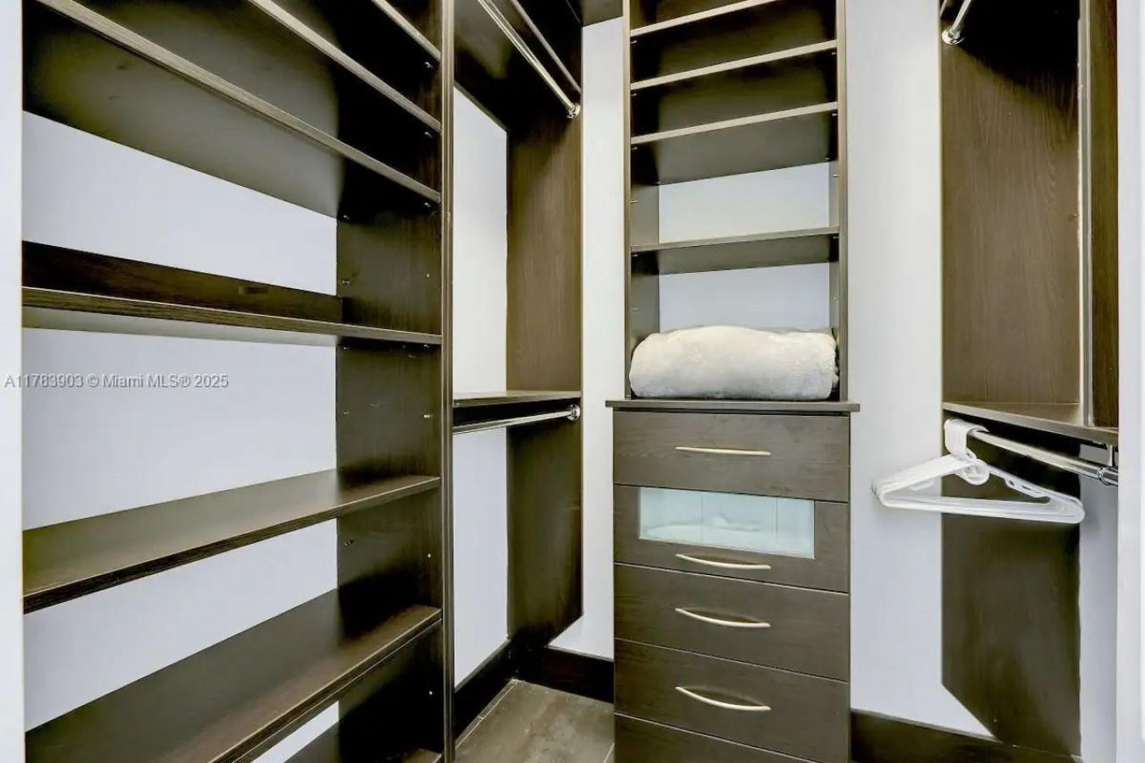 1200 Brickell Bay Dr, Unit 1404, Miami, FL 33131 Photo