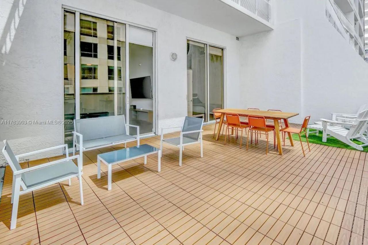 1200 Brickell Bay Dr, Unit 1404, Miami, FL 33131 Photo