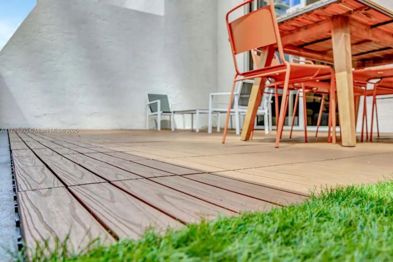 1200 Brickell Bay Dr, Unit 1404, Miami, FL 33131 Photo