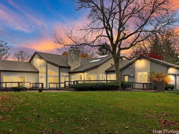 11 Lakewood Drive, Bannockburn, IL 60015