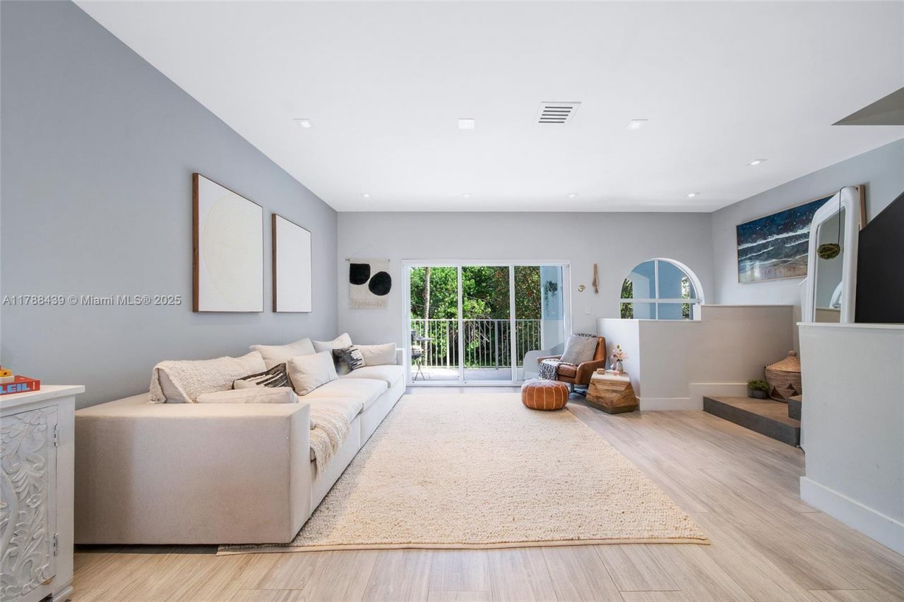 381 Franklin St, Hollywood, FL 33019 Photo