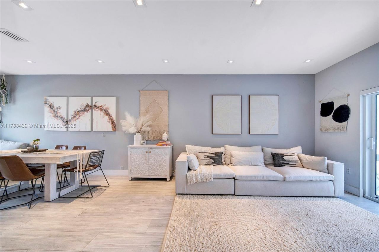 381 Franklin St, Hollywood, FL 33019 Photo