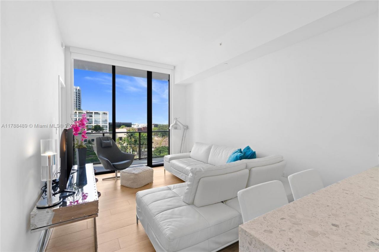 2678 Tigertail Ave, Unit 615, Miami, FL 33133 Photo