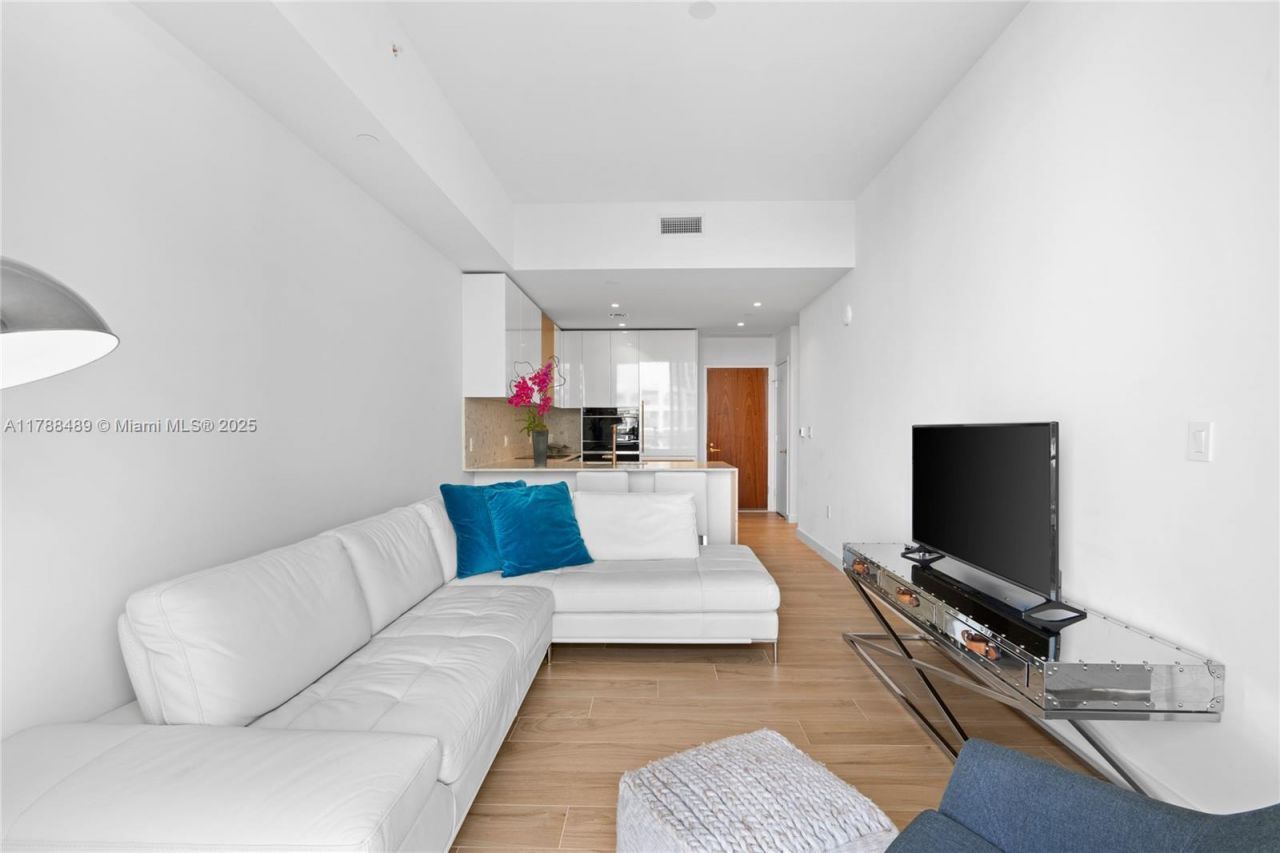 2678 Tigertail Ave, Unit 615, Miami, FL 33133 Photo