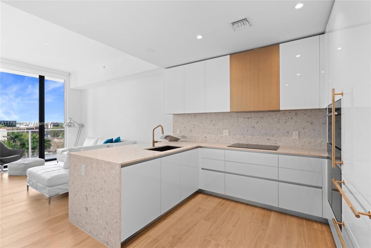 2678 Tigertail Ave, Unit 615, Miami, FL 33133 Photo