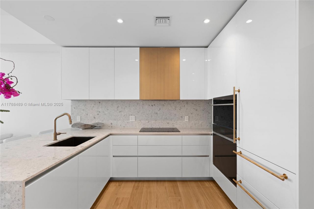 2678 Tigertail Ave, Unit 615, Miami, FL 33133 Photo