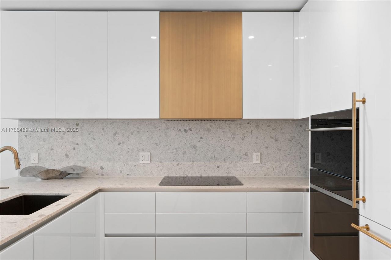 2678 Tigertail Ave, Unit 615, Miami, FL 33133 Photo