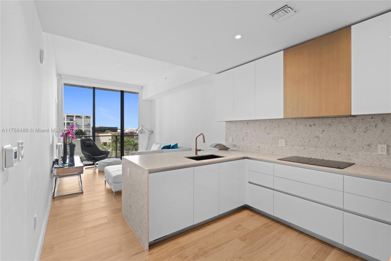 2678 Tigertail Ave, Unit 615, Miami, FL 33133 Photo