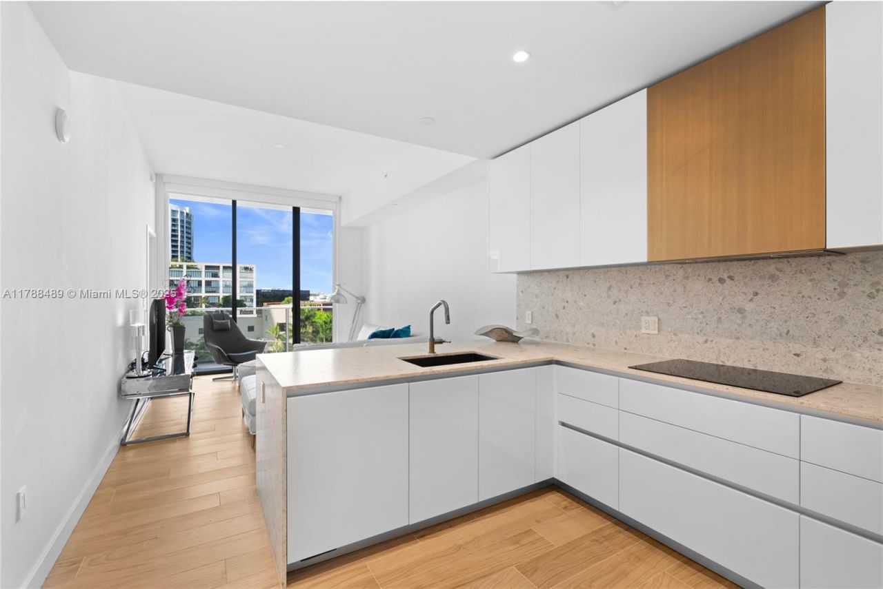 2678 Tigertail Ave, Unit 615, Miami, FL 33133 Photo