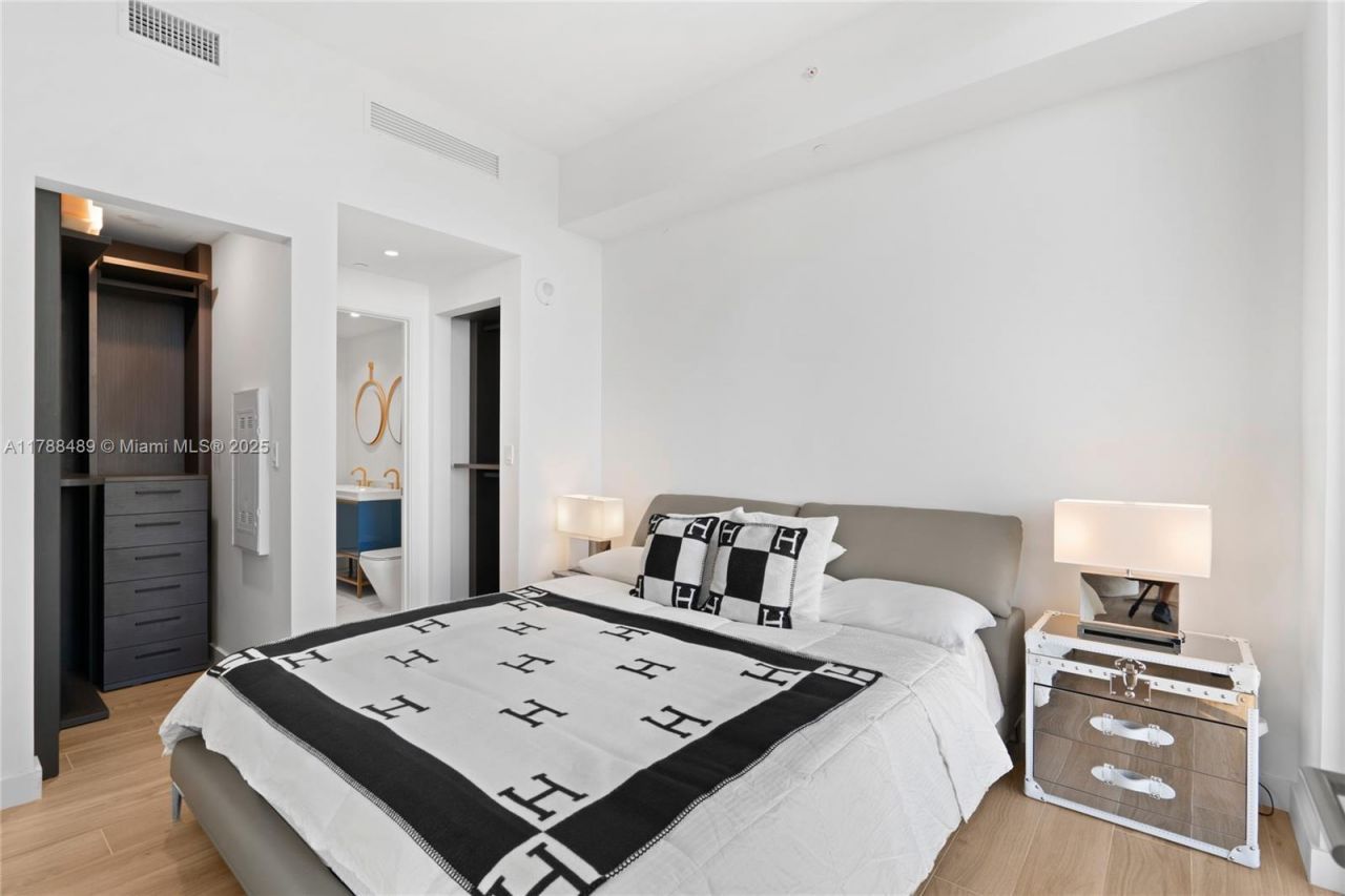 2678 Tigertail Ave, Unit 615, Miami, FL 33133 Photo