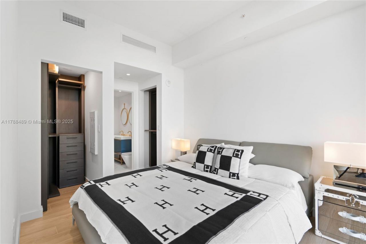 2678 Tigertail Ave, Unit 615, Miami, FL 33133 Photo