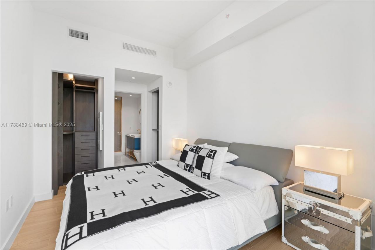 2678 Tigertail Ave, Unit 615, Miami, FL 33133 Photo