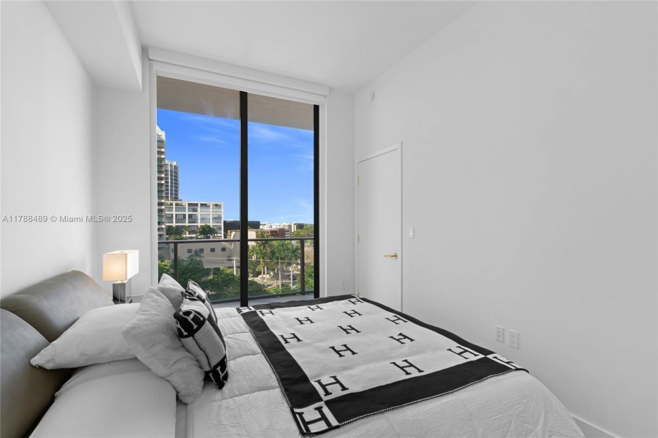 2678 Tigertail Ave, Unit 615, Miami, FL 33133 Photo