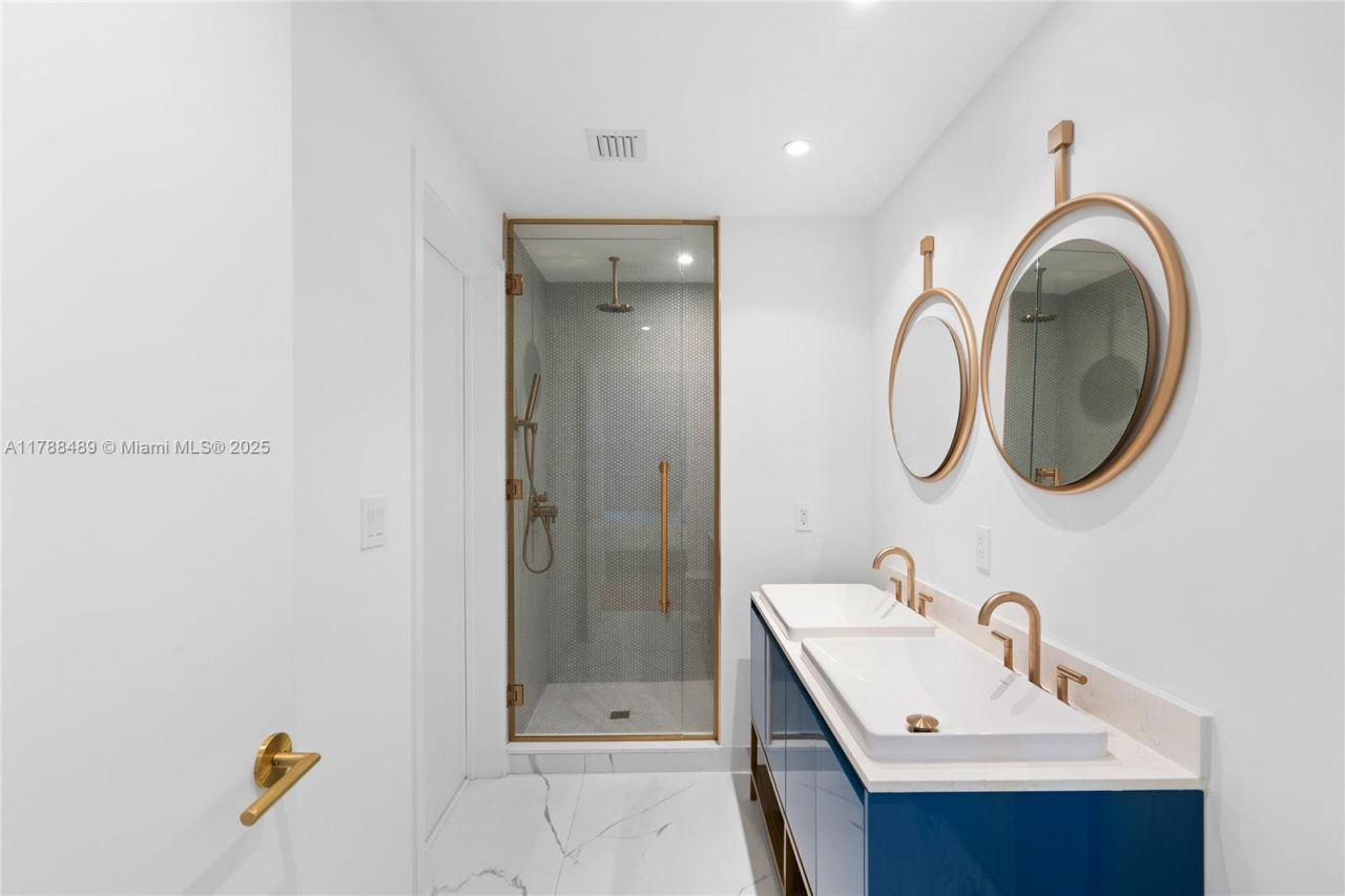 2678 Tigertail Ave, Unit 615, Miami, FL 33133 Photo