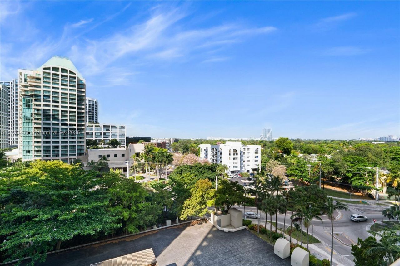 2678 Tigertail Ave, Unit 615, Miami, FL 33133 Photo