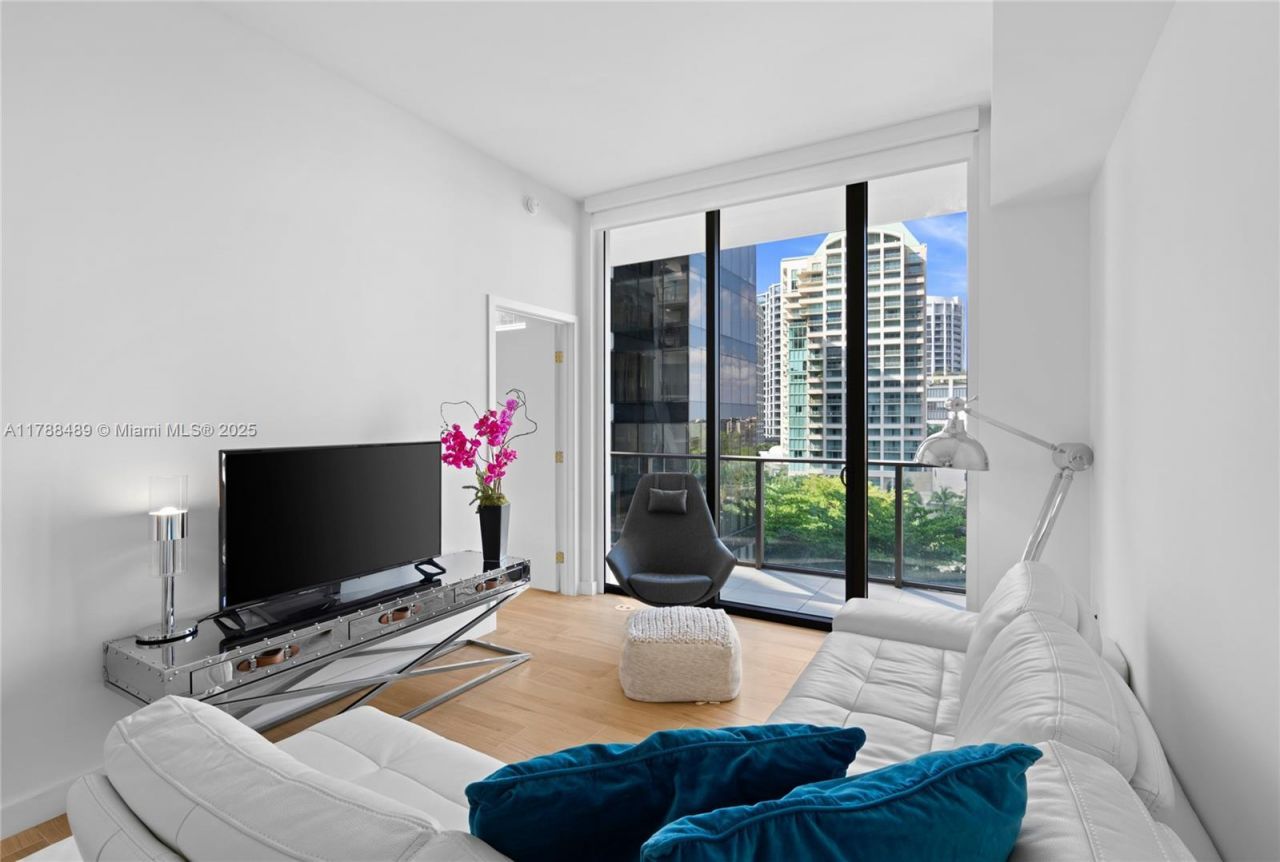 2678 Tigertail Ave, Unit 615, Miami, FL 33133 Photo