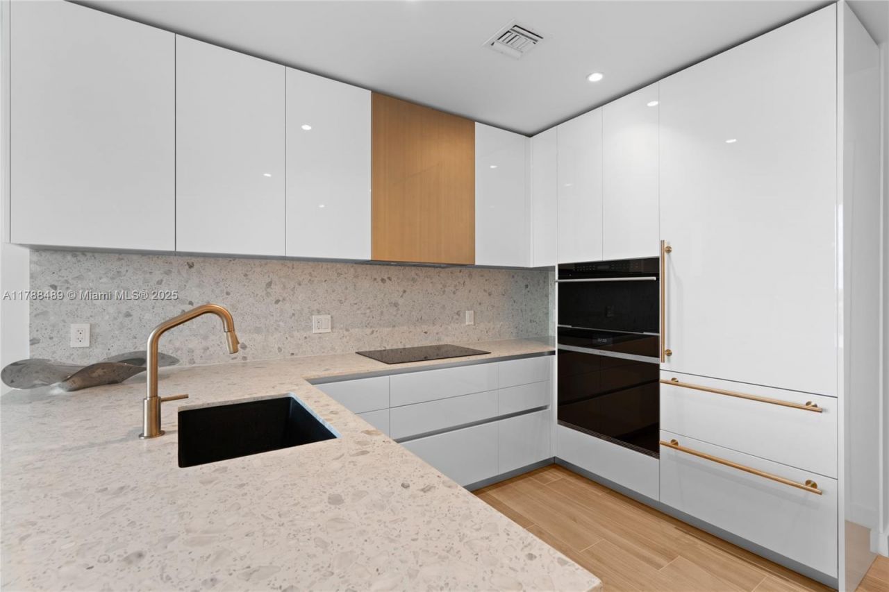 2678 Tigertail Ave, Unit 615, Miami, FL 33133 Photo