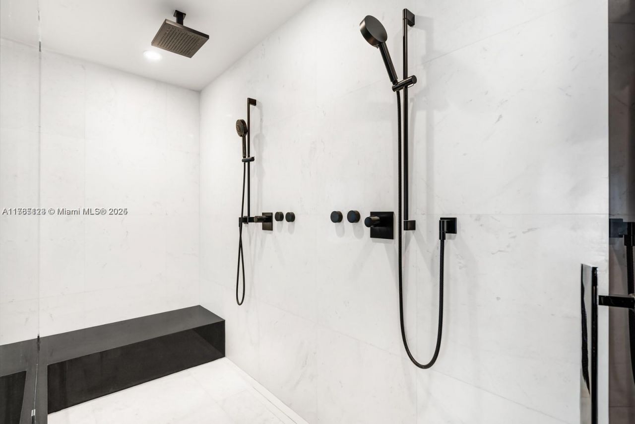 18555 Collins Ave, Unit 701, Sunny Isles Beach, FL 33160 Photo