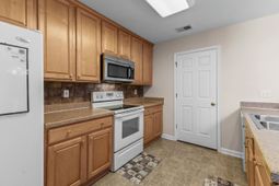 1004 Harvester Circle photo 4