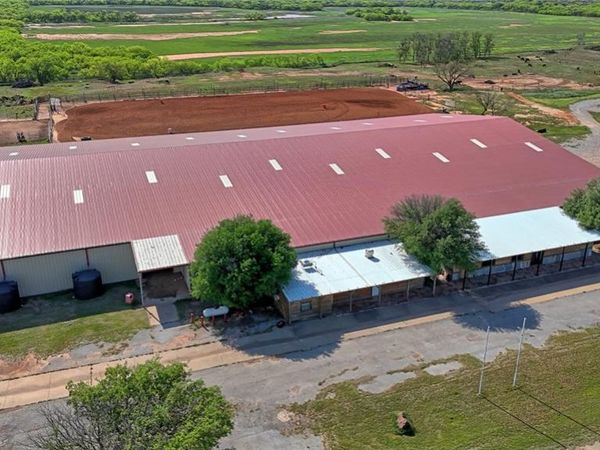 2610 Weetu Road, Iowa Park, TX 76367