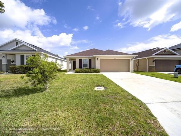 5485 NW Pine Trail Cir, Port St Lucie, FL 34983