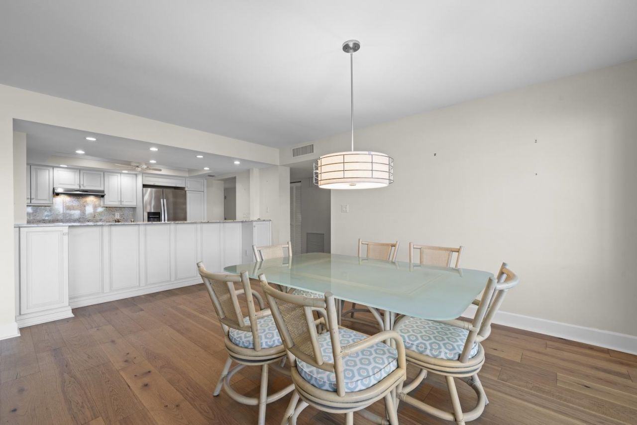 1605 Middle Gulf Drive, Unit 105, Sanibel, FL 33957 Photo