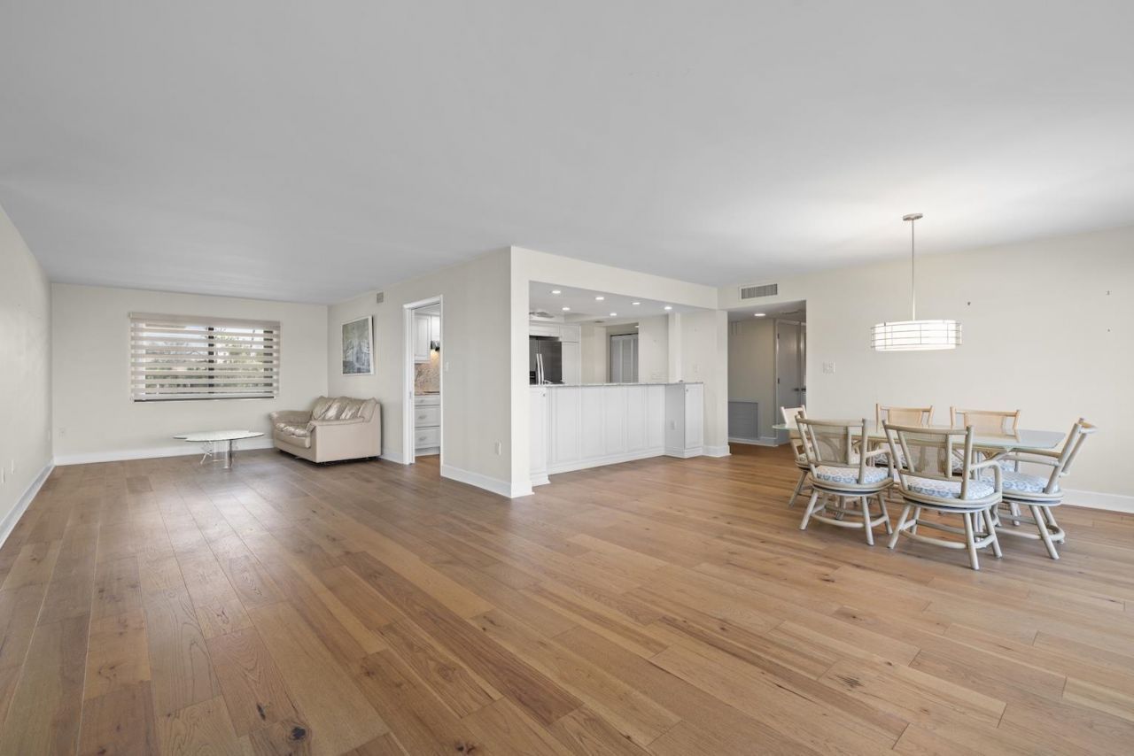 1605 Middle Gulf Drive, Unit 105, Sanibel, FL 33957 Photo