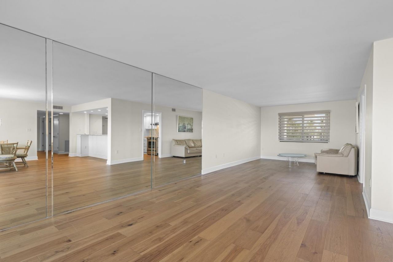 1605 Middle Gulf Drive, Unit 105, Sanibel, FL 33957 Photo