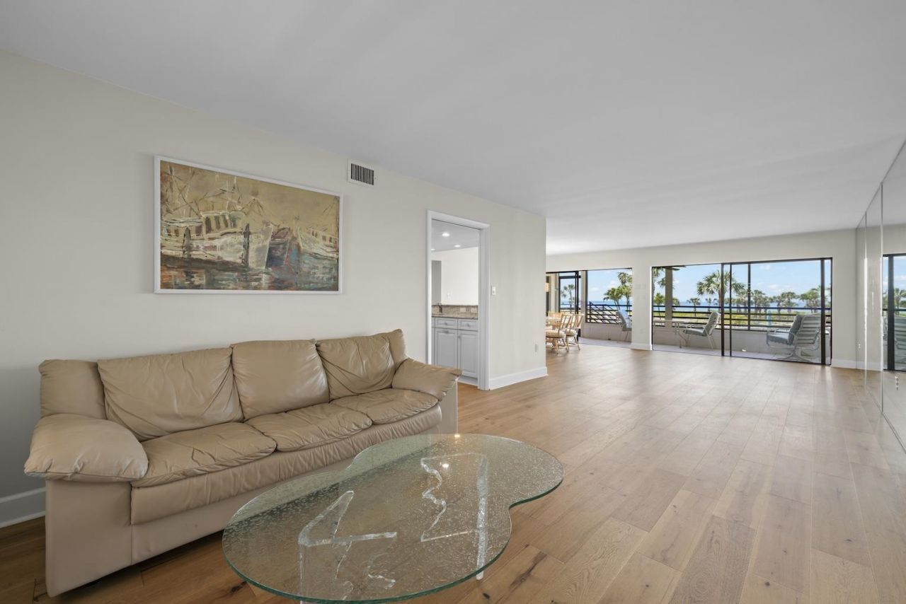 1605 Middle Gulf Drive, Unit 105, Sanibel, FL 33957 Photo