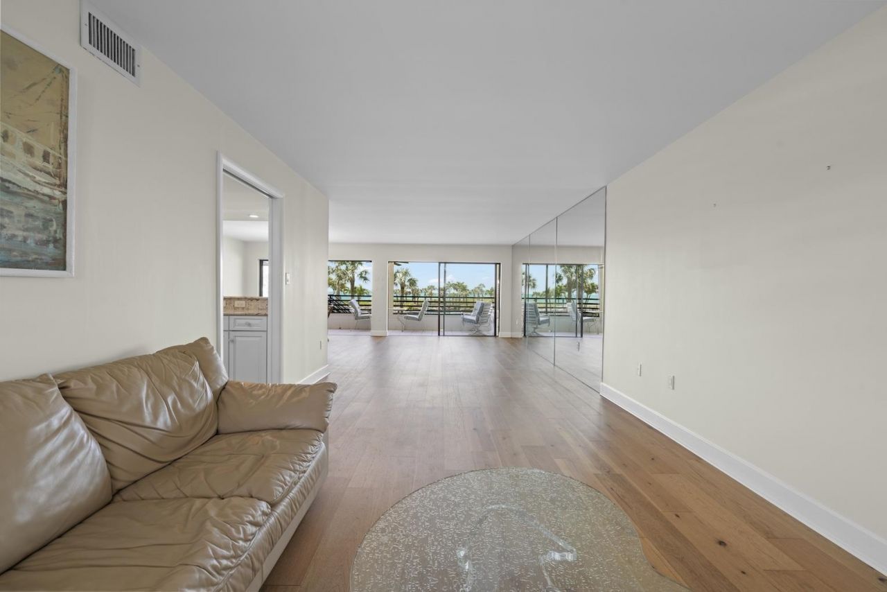 1605 Middle Gulf Drive, Unit 105, Sanibel, FL 33957 Photo