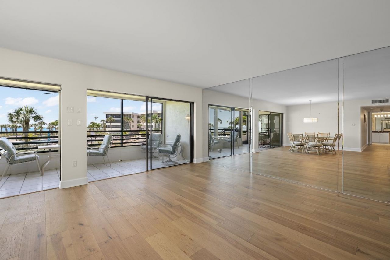 1605 Middle Gulf Drive, Unit 105, Sanibel, FL 33957 Photo