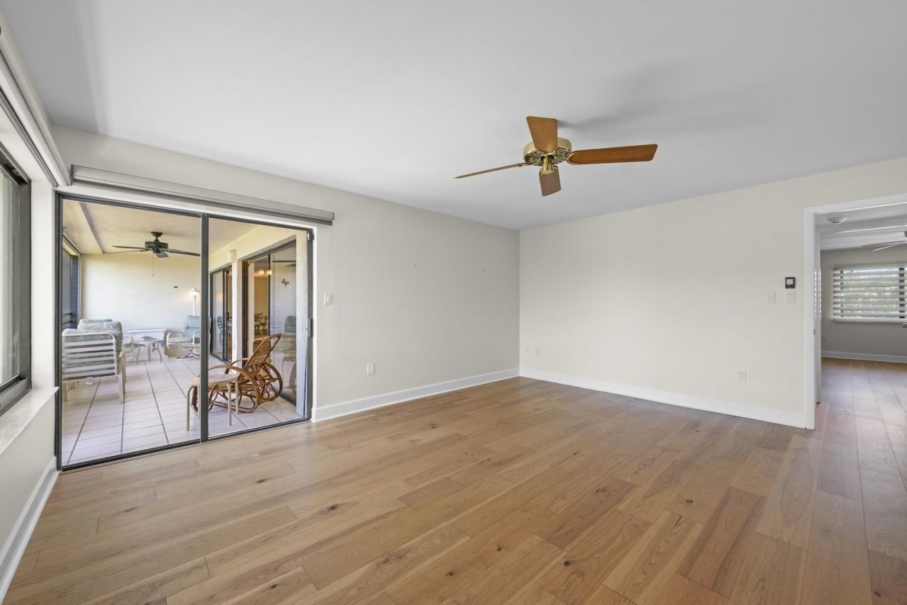 1605 Middle Gulf Drive, Unit 105, Sanibel, FL 33957 Photo