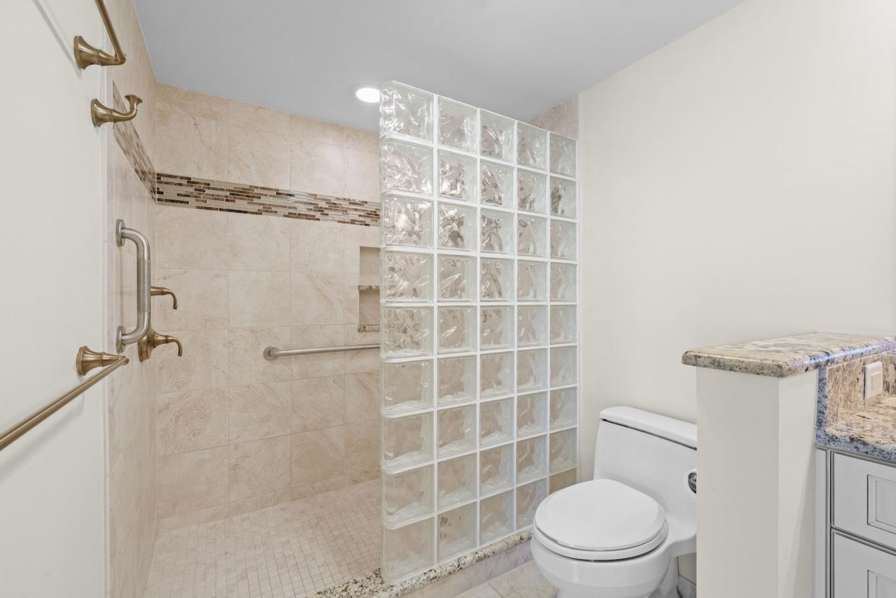 1605 Middle Gulf Drive, Unit 105, Sanibel, FL 33957 Photo