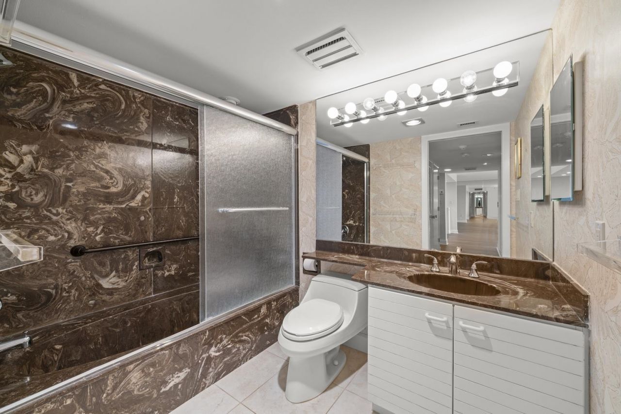 1605 Middle Gulf Drive, Unit 105, Sanibel, FL 33957 Photo