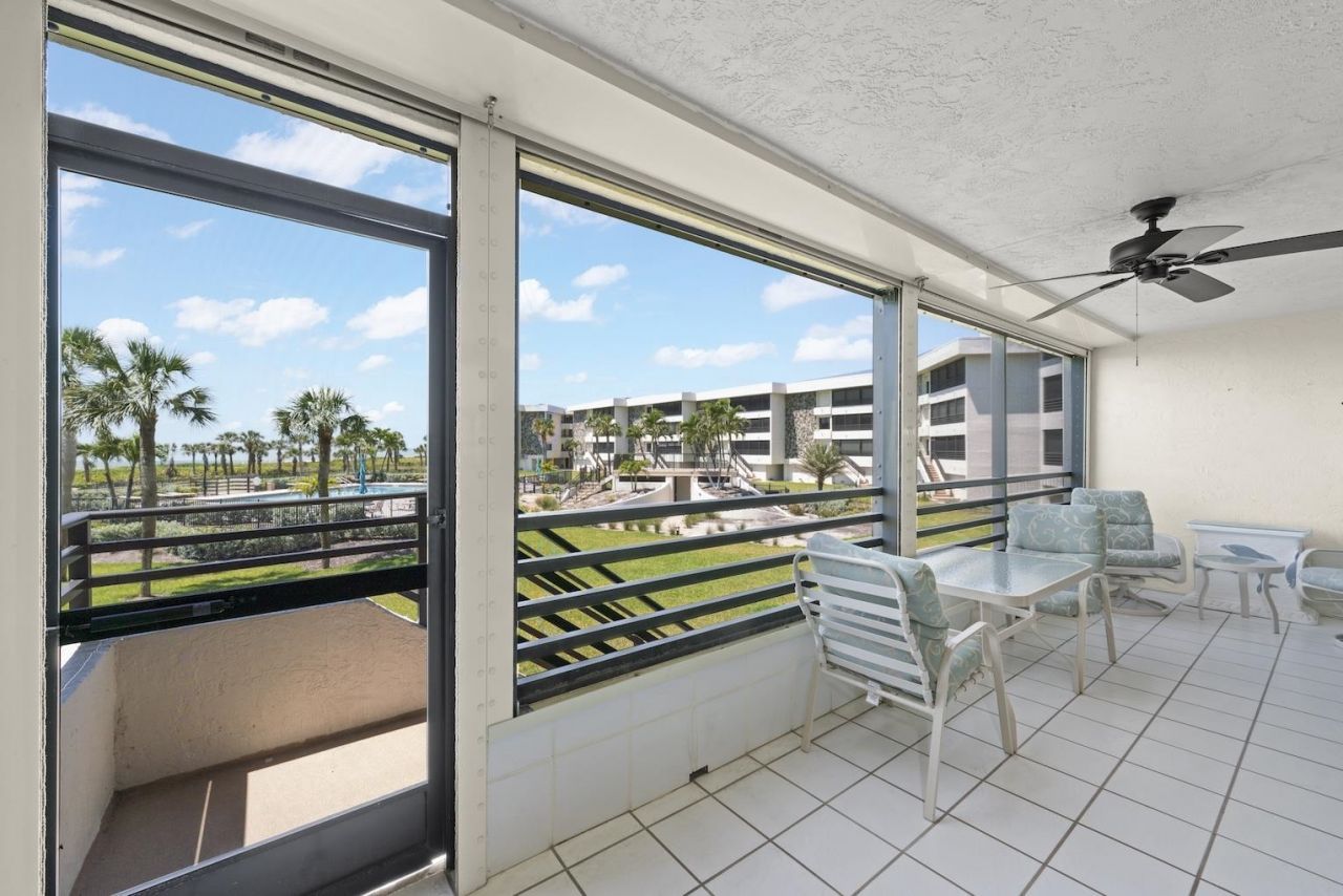 1605 Middle Gulf Drive, Unit 105, Sanibel, FL 33957 Photo