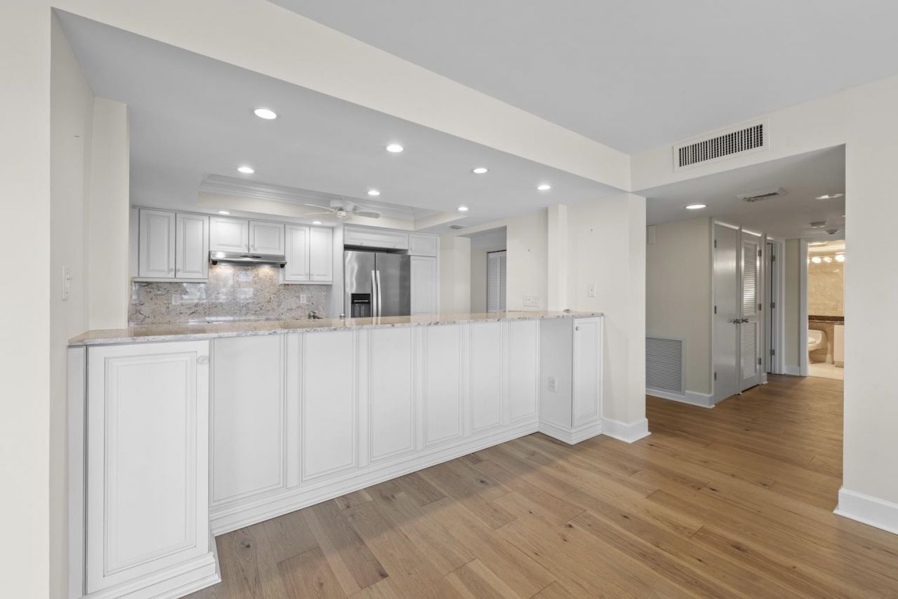 1605 Middle Gulf Drive, Unit 105, Sanibel, FL 33957 Photo