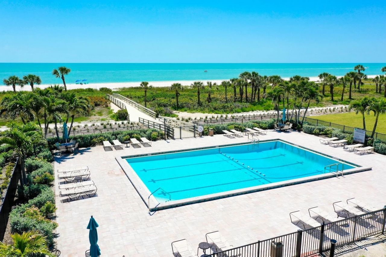 1605 Middle Gulf Drive, Unit 105, Sanibel, FL 33957 Photo