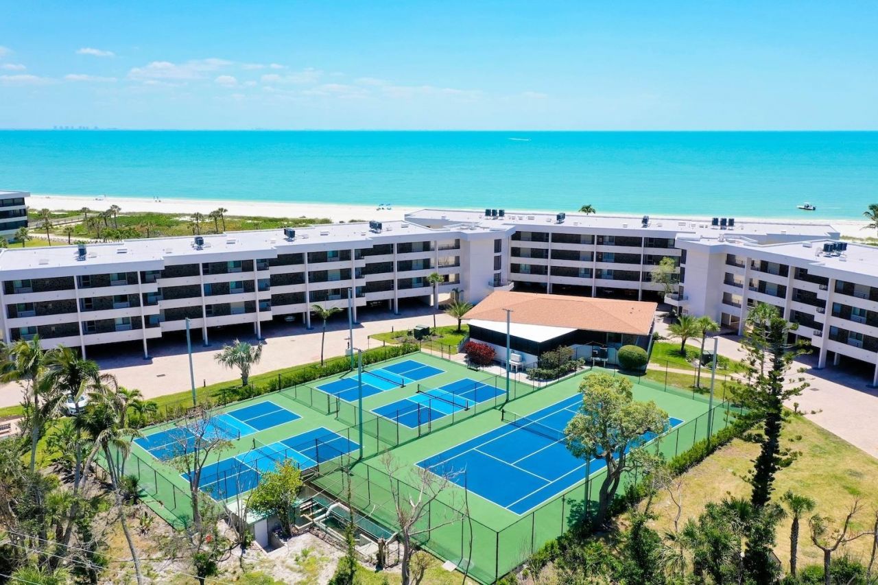 1605 Middle Gulf Drive, Unit 105, Sanibel, FL 33957 Photo